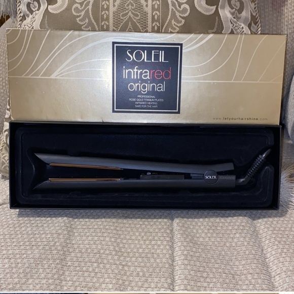 Soleil IR+ Flat Iron, Shampoo, Hair Serum, Comb NIB GIFT SET Includes Everything - Picture 5 of 7